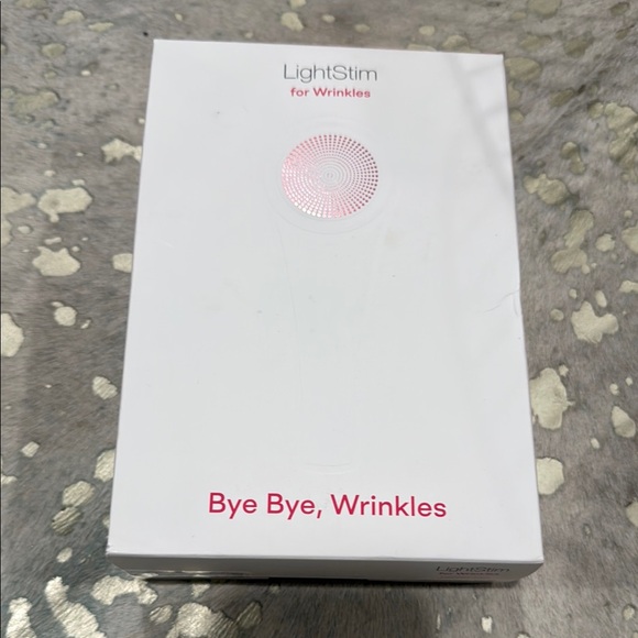 LightStim LED Therapy for Wrinkles - Picture 2 of 2